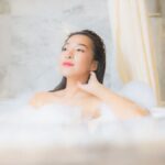 Tips sehat manfaat berendam air panas dengan produk Water Heater Wika dapat efektif meredakan stres dan meningkatkan kualitas tidur anda pada malam hari wikawh.com thumb