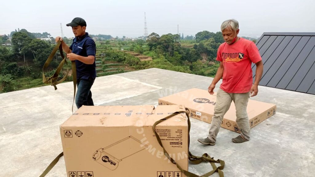 Panduan lengkap unboxing Solar Water Heater Wika dengan cara yang benar dan aman untuk menghindari kerusakan sebelum digunakan wikawh.com